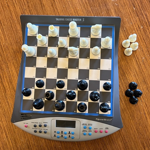 Electronic Chess Set - Picture 3 of 7